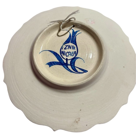 Hand painted blue and white Turkish Ceramic wall hanging/ Plate. Iznik Nicaea. - Picture 3 of 3